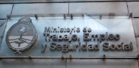 disposición 290/20 mteyss, Resolución 207/20 Coronavirus: licencias y trabajo remoto en el sector público y privadoResolución 408/20 MTEySS: Pagos en exceso por aplicación del salario complementario. Posibilidad de computar como pago a cuenta de la próxima liquidación.Resolución 301/20 (SE): Programa Trabajo Autogestionado. Asistencia Económica de Emergencia. Ampliación del plazo y monto.Resolución 509/20 MTEySS: Comisión de Controversias, Mediación y Planteos de la Economía de Subsistencia Básica. Creación. se otorgará una ayuda económica de emergencia a trabajadores y trabajadoras de turismo