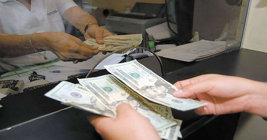 Vuelven a abrir las casas de cambio (pero no podrán vender dólares)